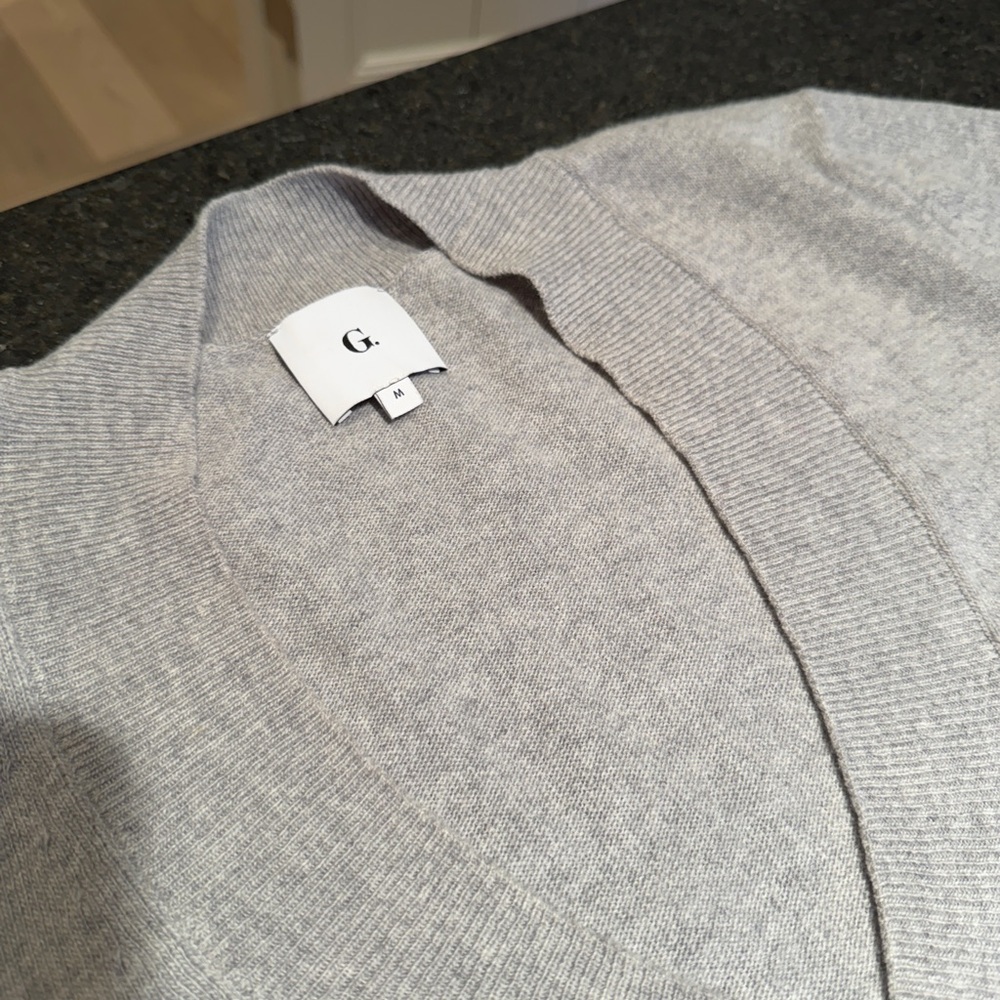 Elegant Women's V-Neck Sweater in Light Gray - Picture 4 of 5